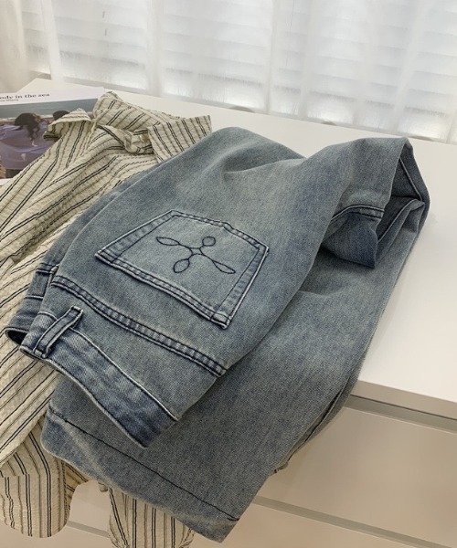 Vipoa（ヴィポア）の「Pocket embroidery denim pants（デニムパンツ・レディース・ブルー/ライトブルー・MEDIUM/LARGE/SMALL/X-LARGE）」の3枚目の写真
