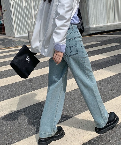 Vipoa（ヴィポア）の「Pocket embroidery denim pants（デニムパンツ・レディース・ブルー/ライトブルー・MEDIUM/LARGE/SMALL/X-LARGE）」の17枚目の写真