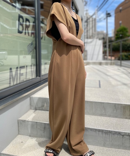 mi via loca（ミヴィアロカ）の「Vネックフレンチスリーブ