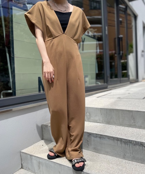 mi via loca（ミヴィアロカ）の「Vネックフレンチスリーブ