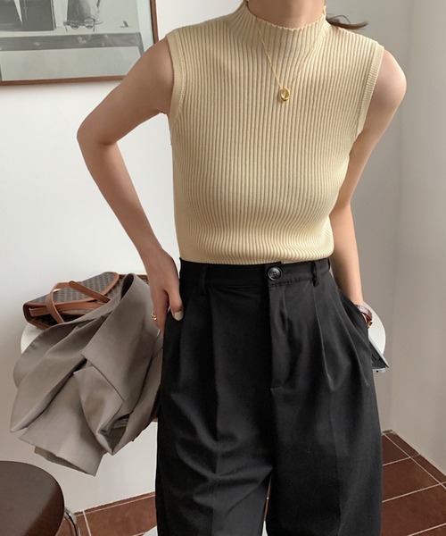 TONE SELECT GOODS（トーンセレクトグッズ）の「urbanfemine./ノースリーブニット U7037（ニット/セーター・レディース・ベージュ/ブラック/グリーン/グレー/ホワイト/イエロー・FREE）」の4枚目の写真
