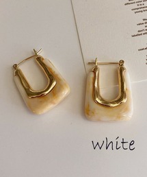 U字デザインピアス