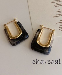 U字デザインピアス