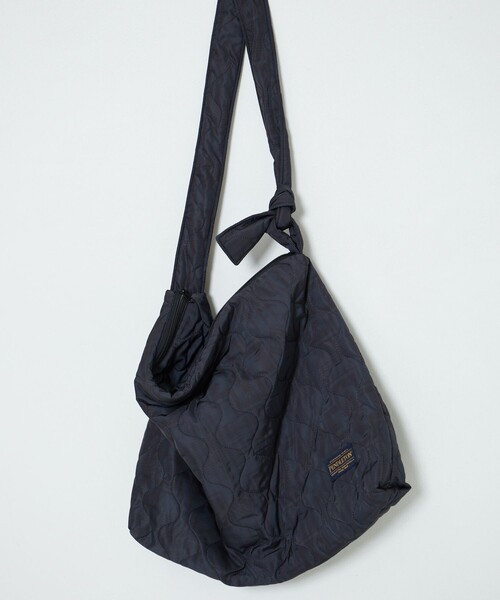 PENDLETON（ペンドルトン）の「PENDLETON × PUBLUX/ペンドルトン 別注キルティングニュースペーパーバッグ　限定展開（ショルダーバッグ・レディース・オフホワイト/ブラック/オリーブ/その他・ﾌﾘ-）」の4枚目の写真