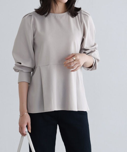 Pierrot（ピエロ）の「ペプラムTブラウス（シャツ/ブラウス・レディース・グレー/ブラック/ネイビー/オフホワイト/キャメル/ブルー・M/L）」の3枚目の写真