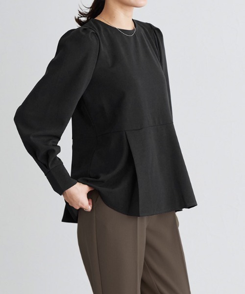 Pierrot（ピエロ）の「ペプラムTブラウス（シャツ/ブラウス・レディース・グレー/ブラック/ネイビー/オフホワイト/キャメル/ブルー・M/L）」の2枚目の写真