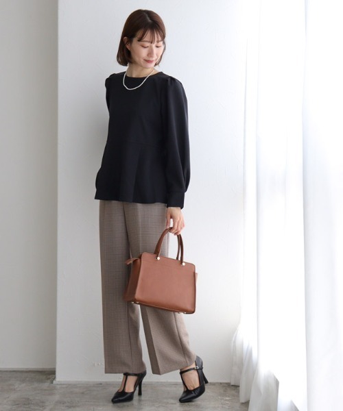 Pierrot（ピエロ）の「ペプラムTブラウス（シャツ/ブラウス・レディース・グレー/ブラック/ネイビー/オフホワイト/キャメル/ブルー・M/L）」の9枚目の写真