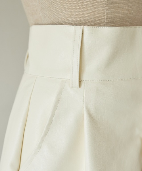 pomiii（ポミー）の「レザーショートパンツ（その他パンツ・レディース・ブラウン/アイボリー・MEDIUM/SMALL）」の12枚目の写真