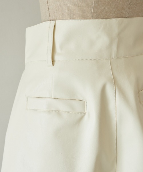 pomiii（ポミー）の「レザーショートパンツ（その他パンツ・レディース・ブラウン/アイボリー・MEDIUM/SMALL）」の13枚目の写真