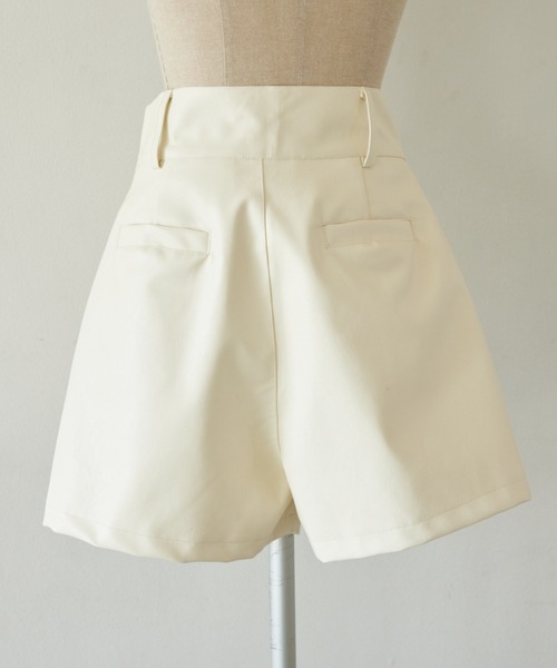 pomiii（ポミー）の「レザーショートパンツ（その他パンツ・レディース・ブラウン/アイボリー・MEDIUM/SMALL）」の10枚目の写真