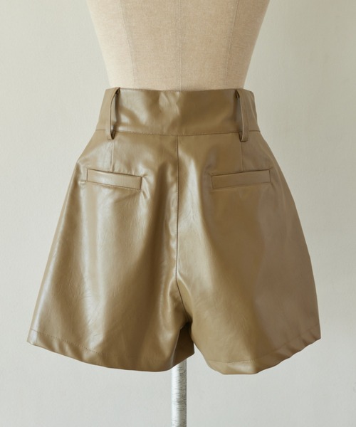 pomiii（ポミー）の「レザーショートパンツ（その他パンツ・レディース・ブラウン/アイボリー・MEDIUM/SMALL）」の22枚目の写真