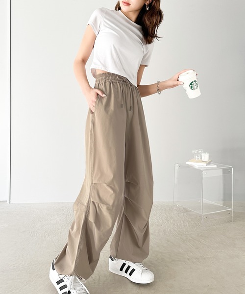 Java(ジャバ)の「《JaVa ジャバコラボ》大人のカジュアルボトムス。裾ドロストワイド オーバーサイズ パンツ(その他パンツ・レディース・ベージュ/カーキ/ブラック・MEDIUM/LARGE/X-LARGE/SMALL)」の12枚目の写真