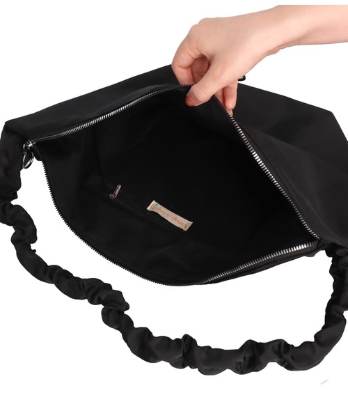 anap mimpi(アナップミンピ)の「シャーリング2WAYショルダーバッグ(ショルダーバッグ・レディース・ブラック・FREE)」の12枚目の写真