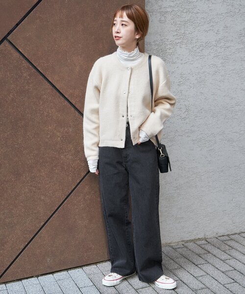 B.C STOCK(ベーセーストック)の「ミドルローライズリニアフレア5ポケット JEAN(デニムパンツ・レディース・ブルー/ブラック/ブルー系その他・MEDIUM/SMALL)」の4枚目の写真