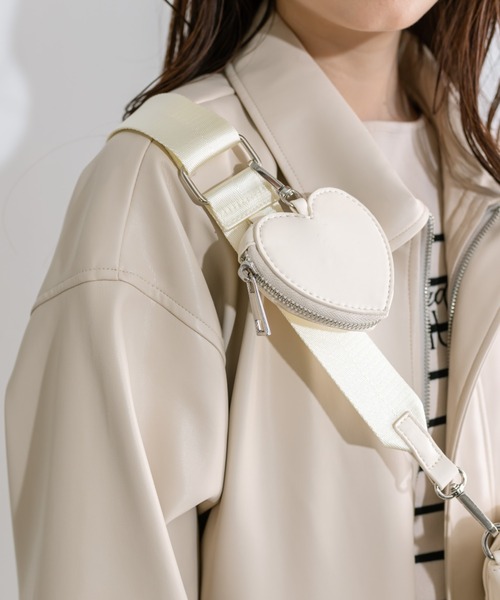 OLIVE des OLIVE（オリーブデオリーブ）の「ハートポーチ付ボディーバッグ　1041120030（ショルダーバッグ・レディース・ブラック/イエロー/アイボリー・FREE）」の7枚目の写真