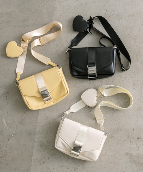 OLIVE des OLIVE（オリーブデオリーブ）の「ハートポーチ付ボディーバッグ　1041120030（ショルダーバッグ・レディース・ブラック/イエロー/アイボリー・FREE）」の4枚目の写真