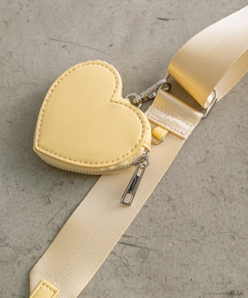 OLIVE des OLIVE（オリーブデオリーブ）の「ハートポーチ付ボディーバッグ　1041120030（ショルダーバッグ・レディース・ブラック/イエロー/アイボリー・FREE）」の17枚目の写真
