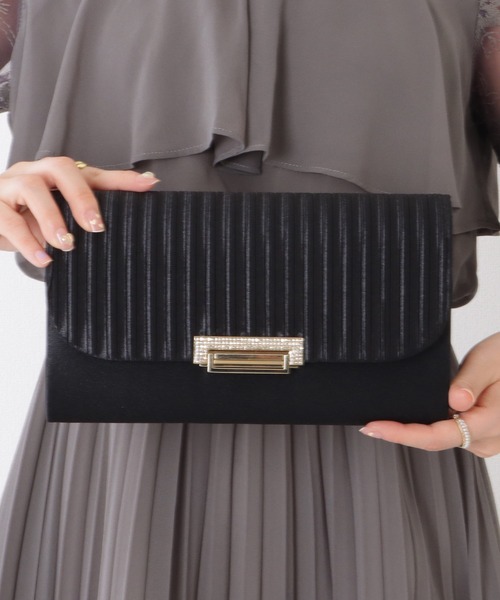 Lace Ladies(レースレディース)の「メタリック バックル プリーツ クラッチ バッグ(クラッチバッグ・レディース・アイボリー/ブラック/グレー・FREE)」の5枚目の写真
