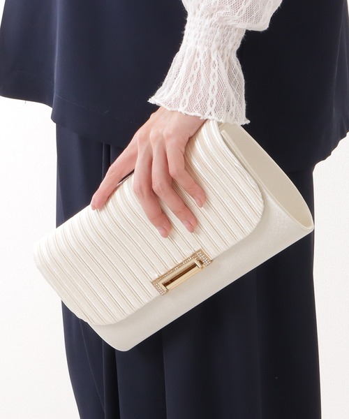 Lace Ladies(レースレディース)の「メタリック バックル プリーツ クラッチ バッグ(クラッチバッグ・レディース・アイボリー/ブラック/グレー・FREE)」の21枚目の写真