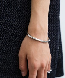 JUNRED | ital. from JUNRed / narrow twist bangle(バングル/リストバンド)
