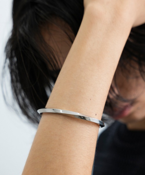 JUNRED（ジュンレッド）の「ital. from JUNRed / narrow twist bangle（バングル/リストバンド・メンズ・シルバー・FREE）」の3枚目の写真
