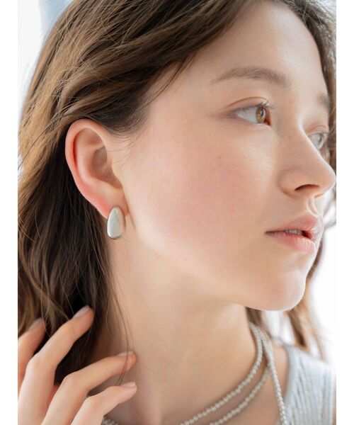 Ungrid(アングリッド)の「ラウンドモチーフイヤリング(イヤリング・レディース・シルバー/ゴールド・FREE)」の2枚目の写真