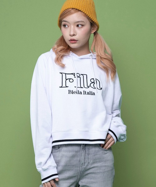 FILA(フィラ)の「FILA フィラ ブランド ロゴ ショート ラグラン ラインリブ 裏毛 長袖 スウェット パーカー フーディー(パーカー・レディース・ホワイト/ブラック/ブルー・M/L/LL)」の2枚目の写真