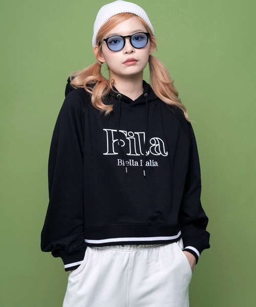 FILA(フィラ)の「FILA フィラ ブランド ロゴ ショート ラグラン ラインリブ 裏毛 長袖 スウェット パーカー フーディー(パーカー・レディース・ホワイト/ブラック/ブルー・M/L/LL)」の1枚目の写真