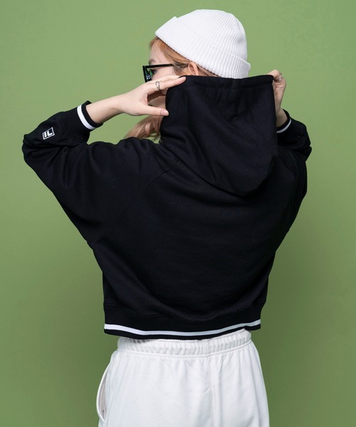 FILA(フィラ)の「FILA フィラ ブランド ロゴ ショート ラグラン ラインリブ 裏毛 長袖 スウェット パーカー フーディー(パーカー・レディース・ホワイト/ブラック/ブルー・M/L/LL)」の9枚目の写真