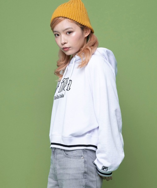 FILA(フィラ)の「FILA フィラ ブランド ロゴ ショート ラグラン ラインリブ 裏毛 長袖 スウェット パーカー フーディー(パーカー・レディース・ホワイト/ブラック/ブルー・M/L/LL)」の4枚目の写真