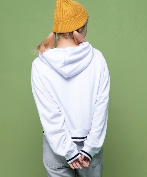 FILA(フィラ)の「FILA フィラ ブランド ロゴ ショート ラグラン ラインリブ 裏毛 長袖 スウェット パーカー フーディー(パーカー・レディース・ホワイト/ブラック/ブルー・M/L/LL)」の5枚目の写真
