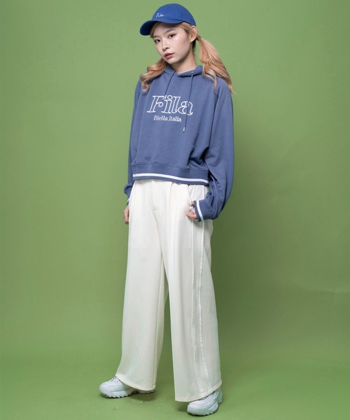 FILA(フィラ)の「FILA フィラ ブランド ロゴ ショート ラグラン ラインリブ 裏毛 長袖 スウェット パーカー フーディー(パーカー・レディース・ホワイト/ブラック/ブルー・M/L/LL)」の7枚目の写真