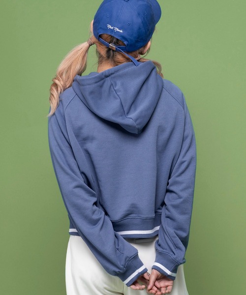 FILA(フィラ)の「FILA フィラ ブランド ロゴ ショート ラグラン ラインリブ 裏毛 長袖 スウェット パーカー フーディー(パーカー・レディース・ホワイト/ブラック/ブルー・M/L/LL)」の12枚目の写真