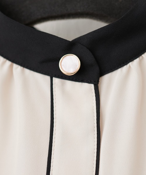 natural couture（ナチュラルクチュール）の「【WEB限定】デザイン釦配色フレア袖ブラウス（シャツ/ブラウス・レディース・グリーン/モカ/ネイビー/ドット/サックスブルー/オフホワイト/グレー・FREE）」の13枚目の写真