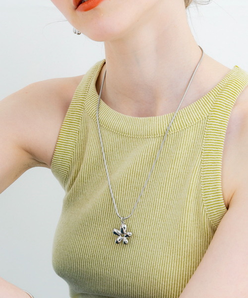 SMELLY(スメリー)の「メタルフラワースライドネックレス(ネックレス・レディース・シルバー・-)」の1枚目の写真