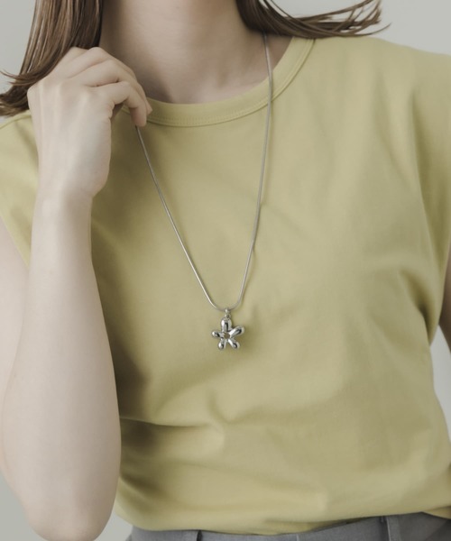 SMELLY(スメリー)の「メタルフラワースライドネックレス(ネックレス・レディース・シルバー・-)」の9枚目の写真