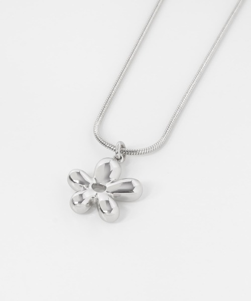 SMELLY(スメリー)の「メタルフラワースライドネックレス(ネックレス・レディース・シルバー・-)」の10枚目の写真