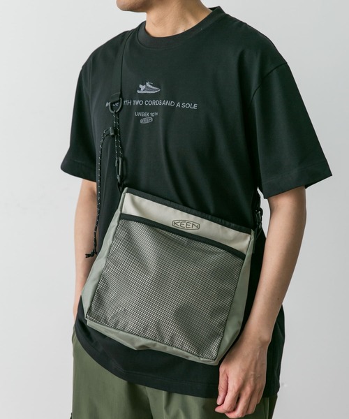 KEEN Harvest III メッセンジャーバッグ KEEN（キーン）の「『別注』KEEN×DOORS HARVEST SACOCHE III