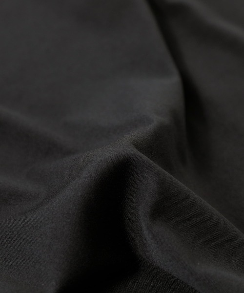 n'OrLABEL(ノアールレーベル)の「ショルダーフリルプルオーバー(Tシャツ/カットソー・レディース・オフホワイト/ブラック・2/1)」の4枚目の写真