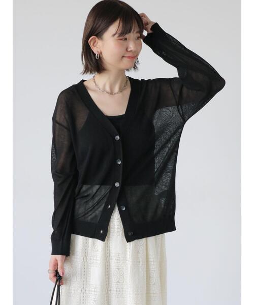 Lugnoncure(ルノンキュール)の「シアーVネックカーディガン(カーディガン/ボレロ・レディース・オフホワイト/ブルー/ブラック/イエロー・F)」の3枚目の写真