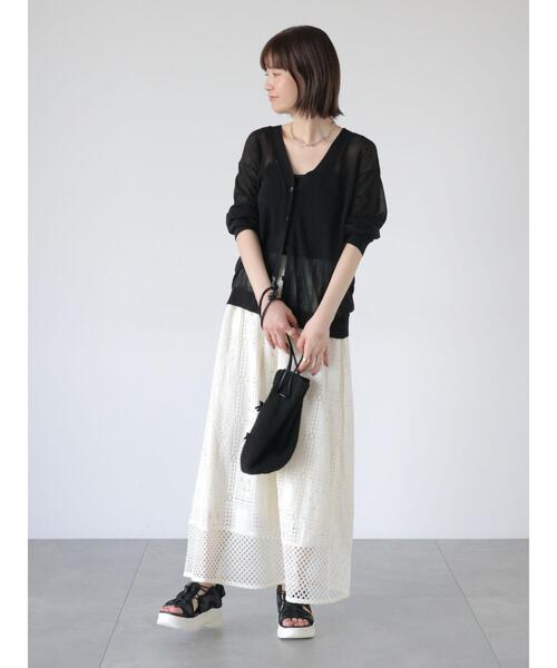 Lugnoncure(ルノンキュール)の「シアーVネックカーディガン(カーディガン/ボレロ・レディース・オフホワイト/ブルー/ブラック/イエロー・F)」の15枚目の写真