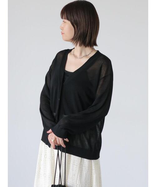 Lugnoncure(ルノンキュール)の「シアーVネックカーディガン(カーディガン/ボレロ・レディース・オフホワイト/ブルー/ブラック/イエロー・F)」の16枚目の写真