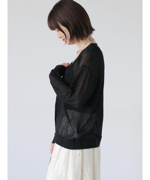 Lugnoncure(ルノンキュール)の「シアーVネックカーディガン(カーディガン/ボレロ・レディース・オフホワイト/ブルー/ブラック/イエロー・F)」の17枚目の写真