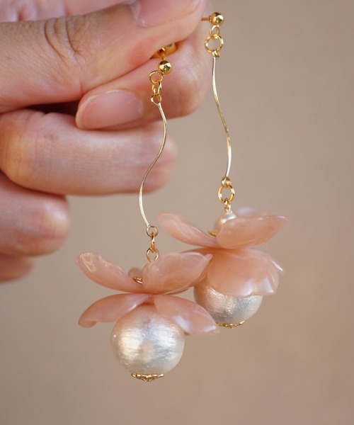 CERCA(チェルカ)の「jolie minette/フラワーパール ロング ピアス(ピアス(両耳用)・レディース・ブルーパープル/ホワイト系/ピンク系/アクア/クリア/ベージュ系/ブラウン系/ブラック/オリーブ/クリアイエロー/ラベンダー・FREE)」の10枚目の写真