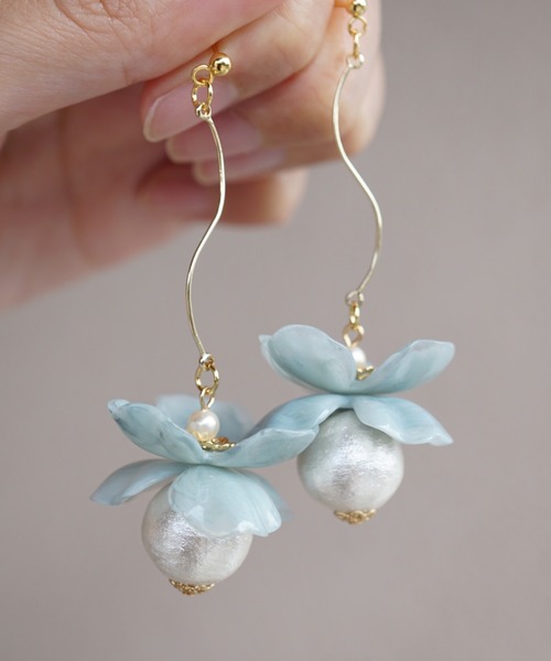 CERCA(チェルカ)の「jolie minette/フラワーパール ロング ピアス(ピアス(両耳用)・レディース・ブルーパープル/ホワイト系/ピンク系/アクア/クリア/ベージュ系/ブラウン系/ブラック/オリーブ/クリアイエロー/ラベンダー・FREE)」の6枚目の写真