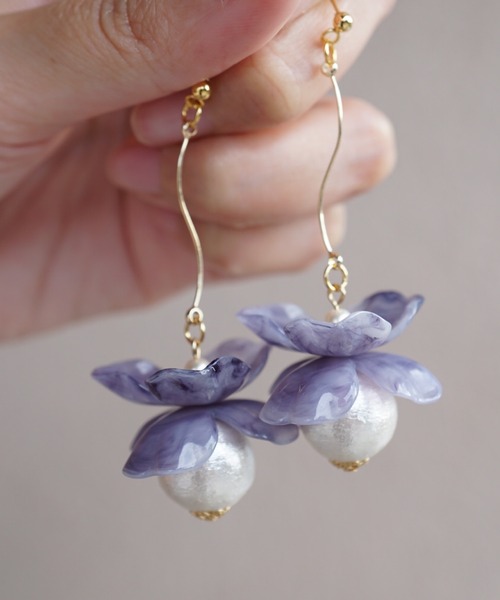 CERCA(チェルカ)の「jolie minette/フラワーパール ロング ピアス(ピアス(両耳用)・レディース・ブルーパープル/ホワイト系/ピンク系/アクア/クリア/ベージュ系/ブラウン系/ブラック/オリーブ/クリアイエロー/ラベンダー・FREE)」の8枚目の写真