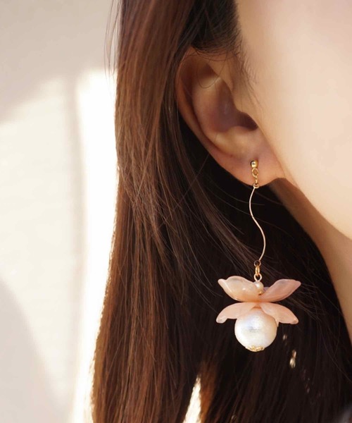 CERCA(チェルカ)の「jolie minette/フラワーパール ロング ピアス(ピアス(両耳用)・レディース・ブルーパープル/ホワイト系/ピンク系/アクア/クリア/ベージュ系/ブラウン系/ブラック/オリーブ/クリアイエロー/ラベンダー・FREE)」の19枚目の写真