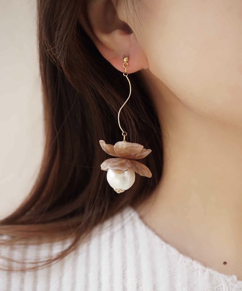 CERCA(チェルカ)の「jolie minette/フラワーパール ロング ピアス(ピアス(両耳用)・レディース・ブルーパープル/ホワイト系/ピンク系/アクア/クリア/ベージュ系/ブラウン系/ブラック/オリーブ/クリアイエロー/ラベンダー・FREE)」の21枚目の写真