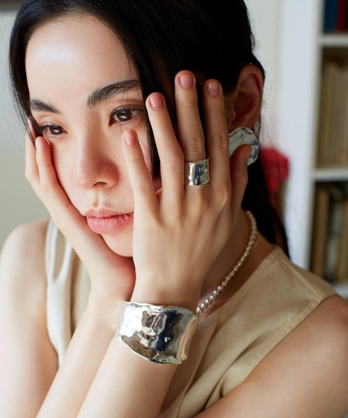 Nothing And Others(ナッシングアンドアザーズ)の「「Nothing And Others/ナッシングアンドアザーズ」Edge nuance Earrings(イヤリング・レディース・シルバー・FREE)」の3枚目の写真