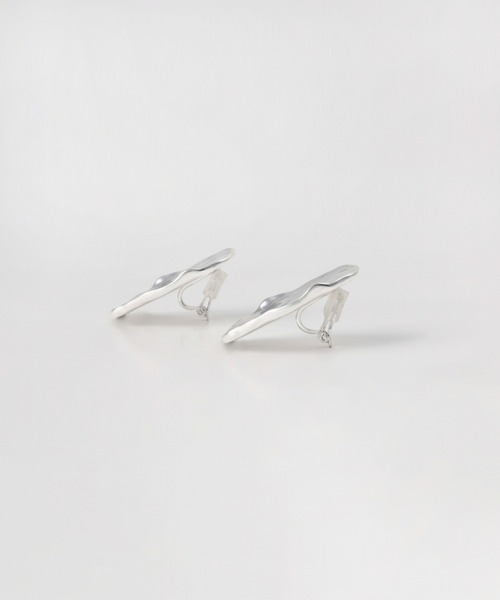 Nothing And Others(ナッシングアンドアザーズ)の「「Nothing And Others/ナッシングアンドアザーズ」Edge nuance Earrings(イヤリング・レディース・シルバー・FREE)」の5枚目の写真